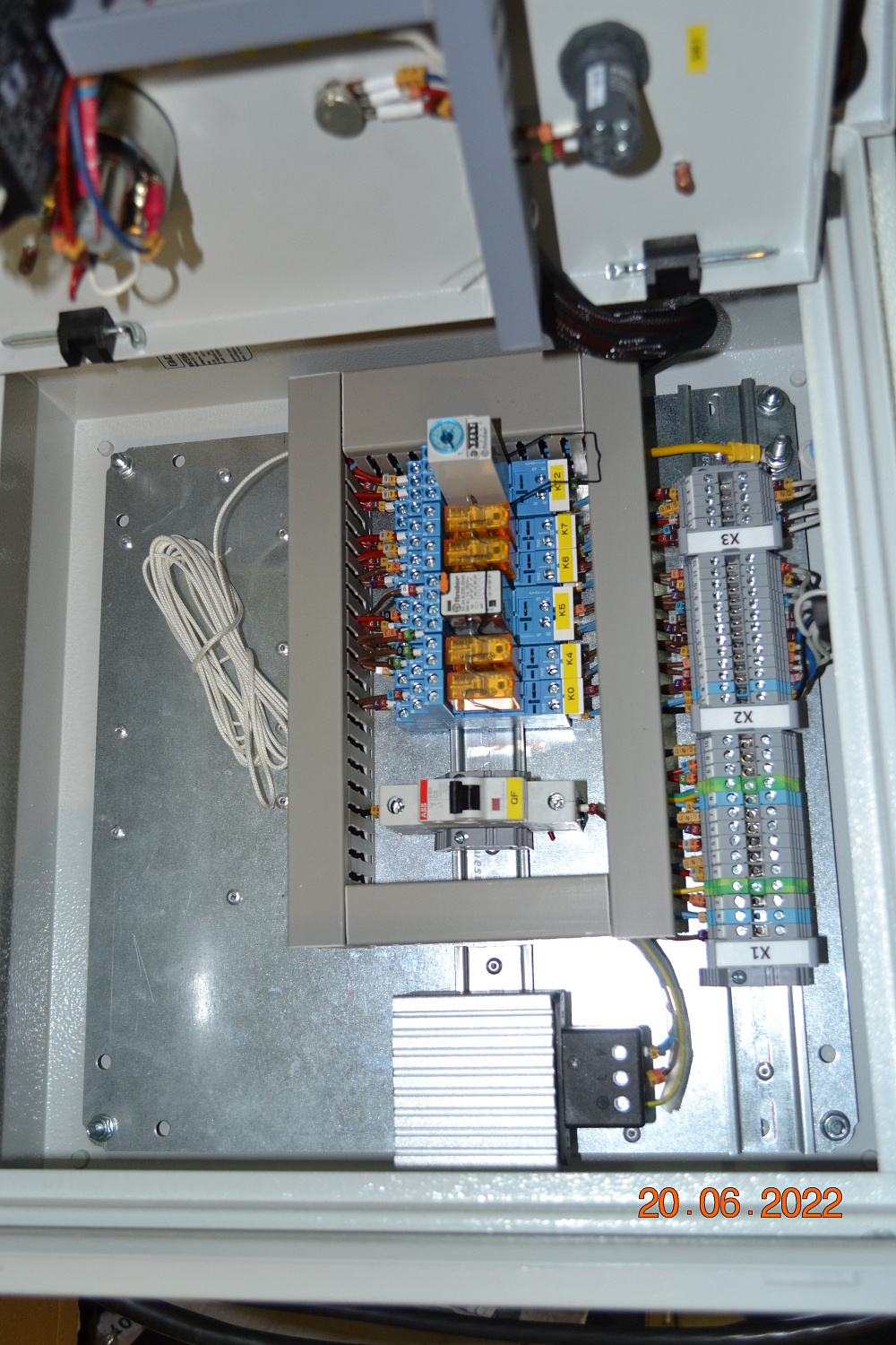 Шкаф управления для предварительного подогрева салона воздушного судна